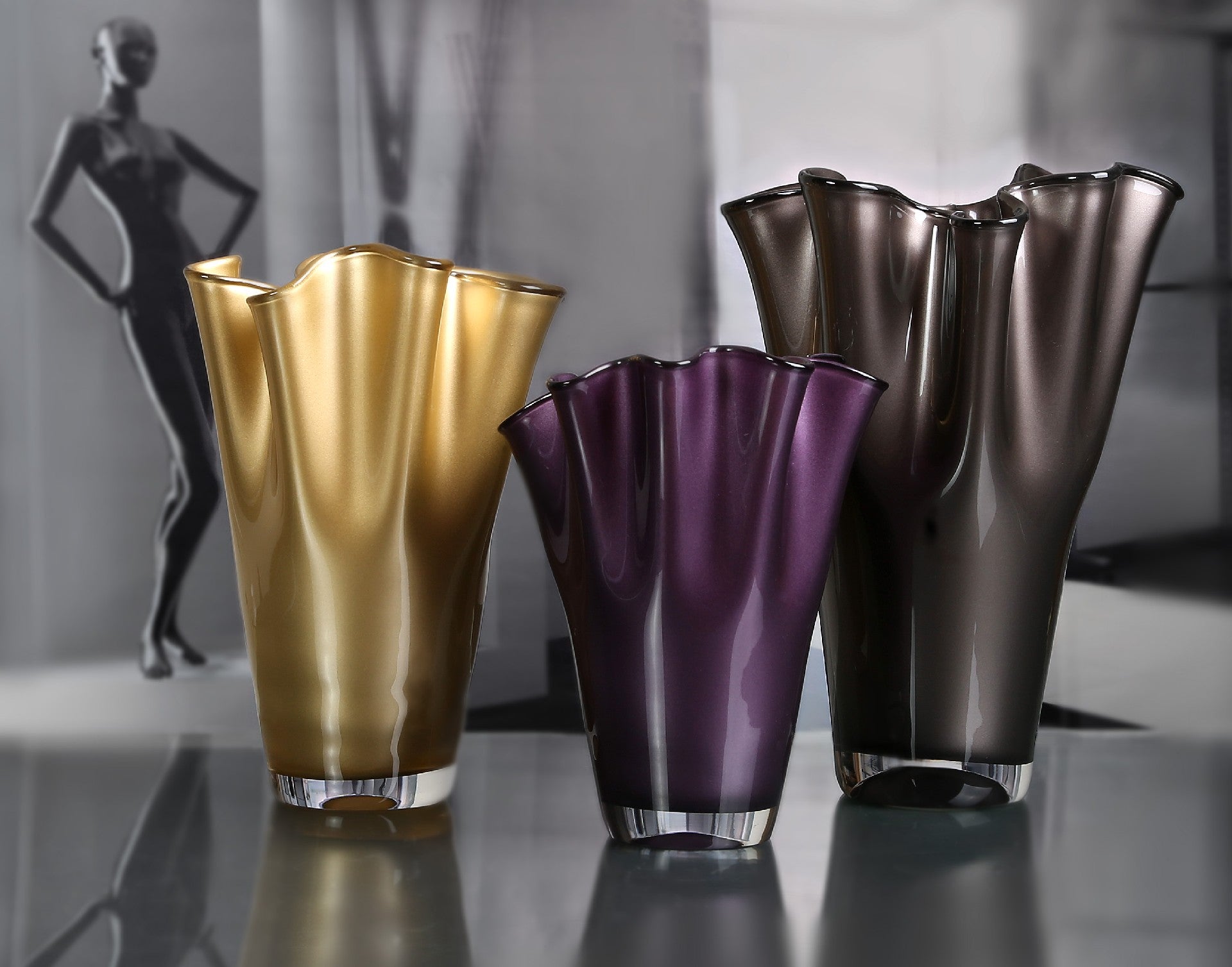 Sophisticated Glass Elegance: Unique Vases by Wrześniak Glassworks