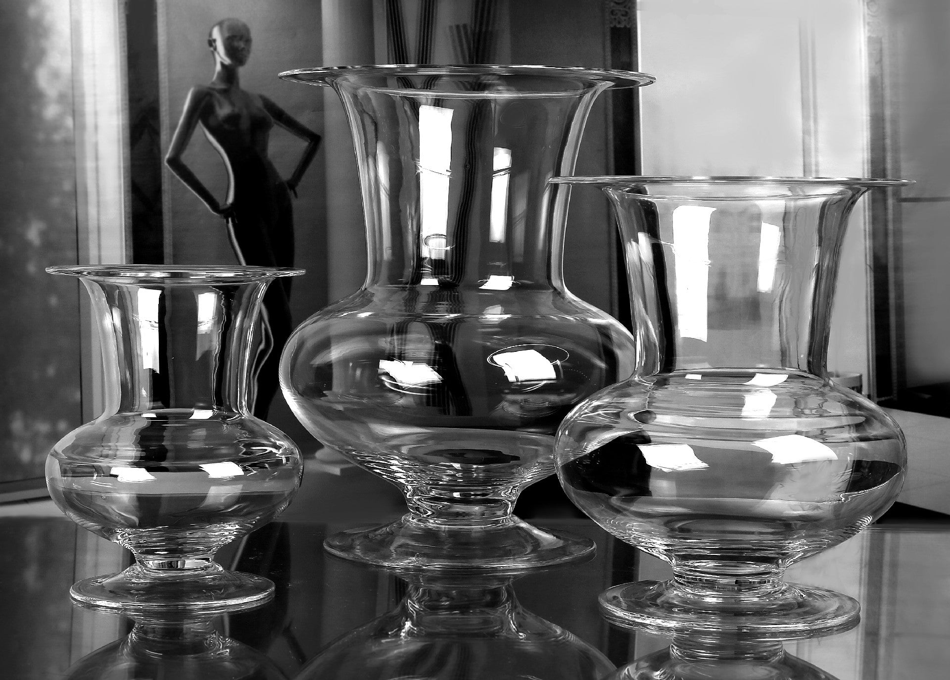 Sophisticated Glass Elegance: Unique Vases by Wrześniak Glassworks