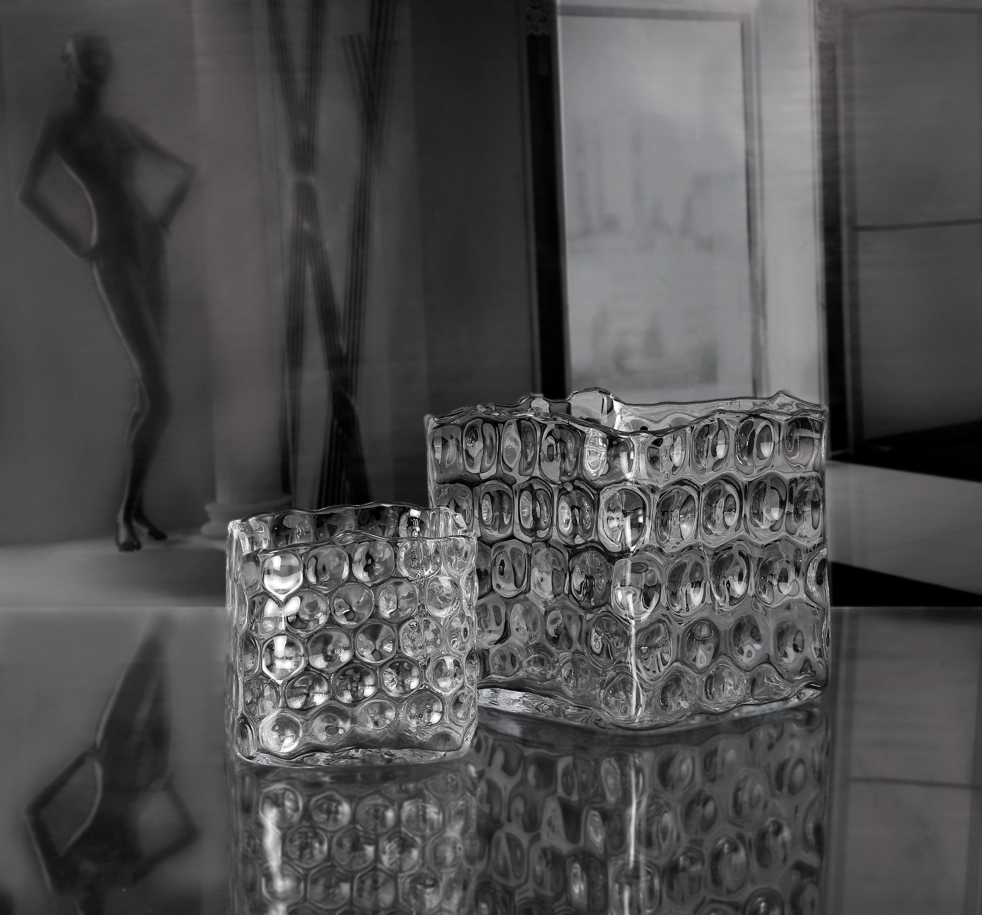 Sophisticated Glass Elegance: Unique Vases by Wrześniak Glassworks