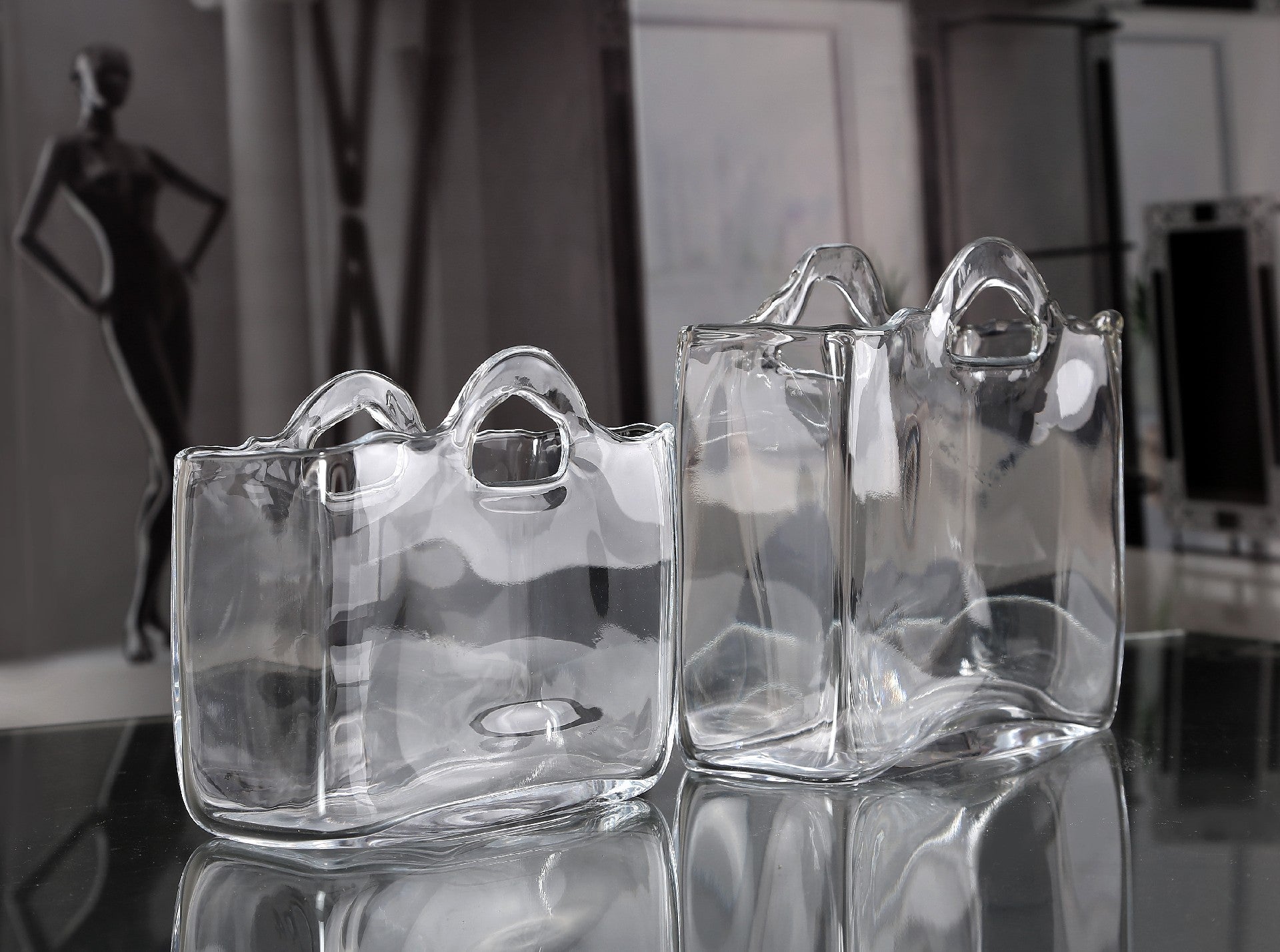 Sophisticated Glass Elegance: Unique Vases by Wrześniak Glassworks