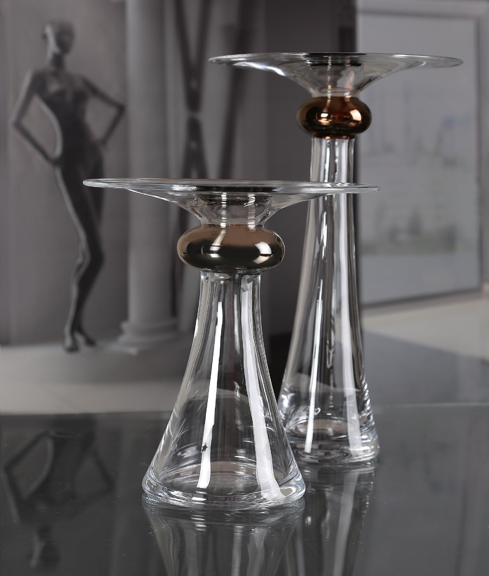 Sophisticated Glass Elegance: Unique Vases by Wrześniak Glassworks