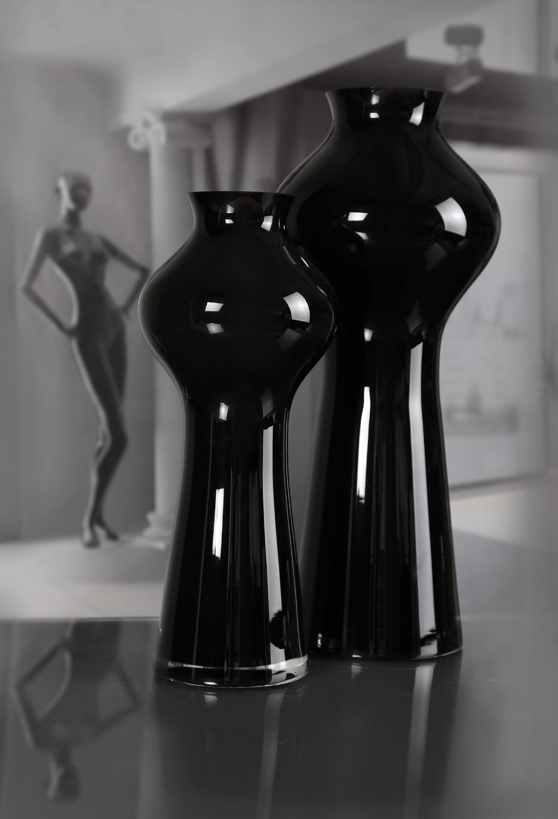 Sophisticated Glass Elegance: Unique Vases by Wrześniak Glassworks