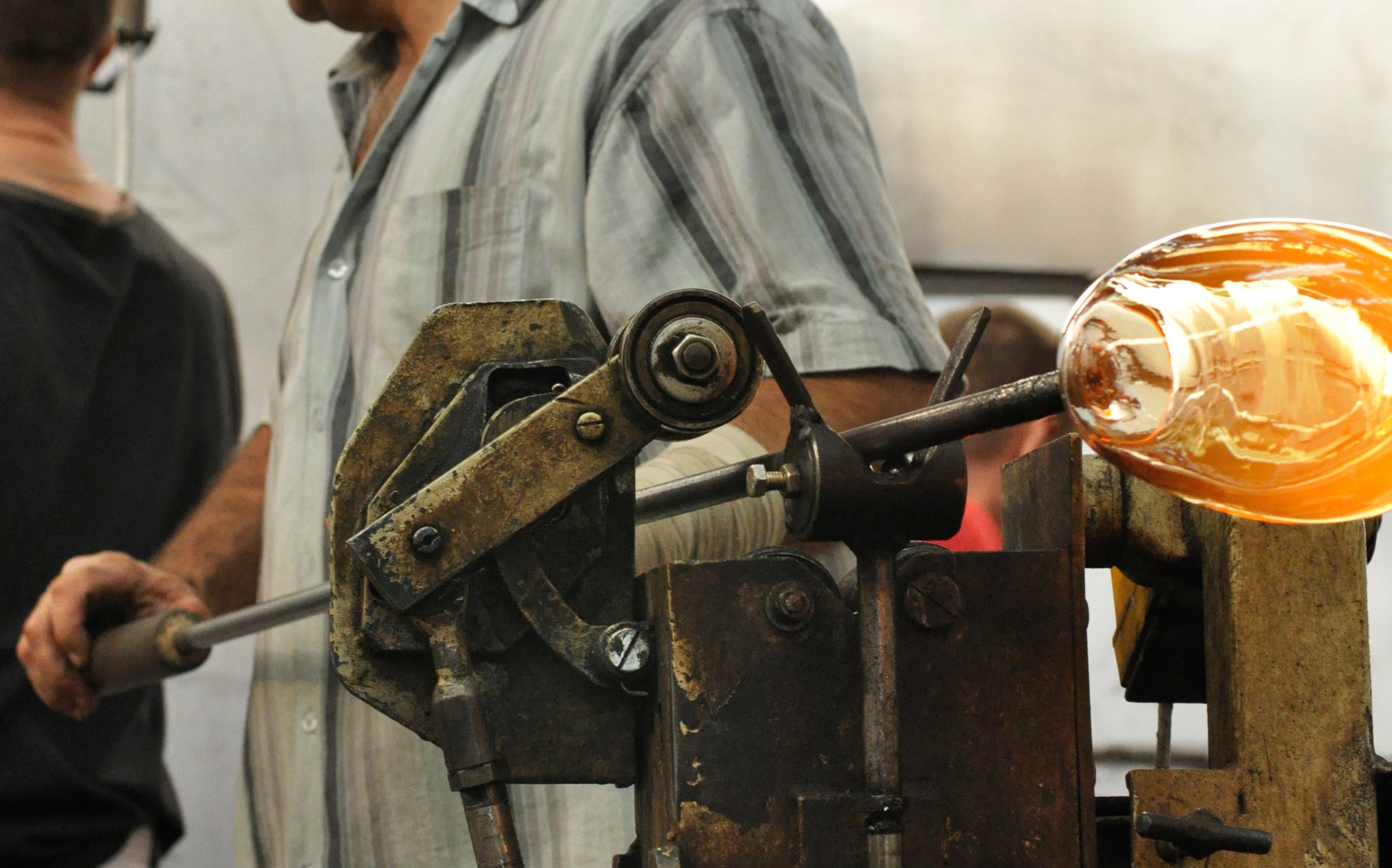 Wrześniak Glassworks: Tradition and Innovation in Handmade Glass